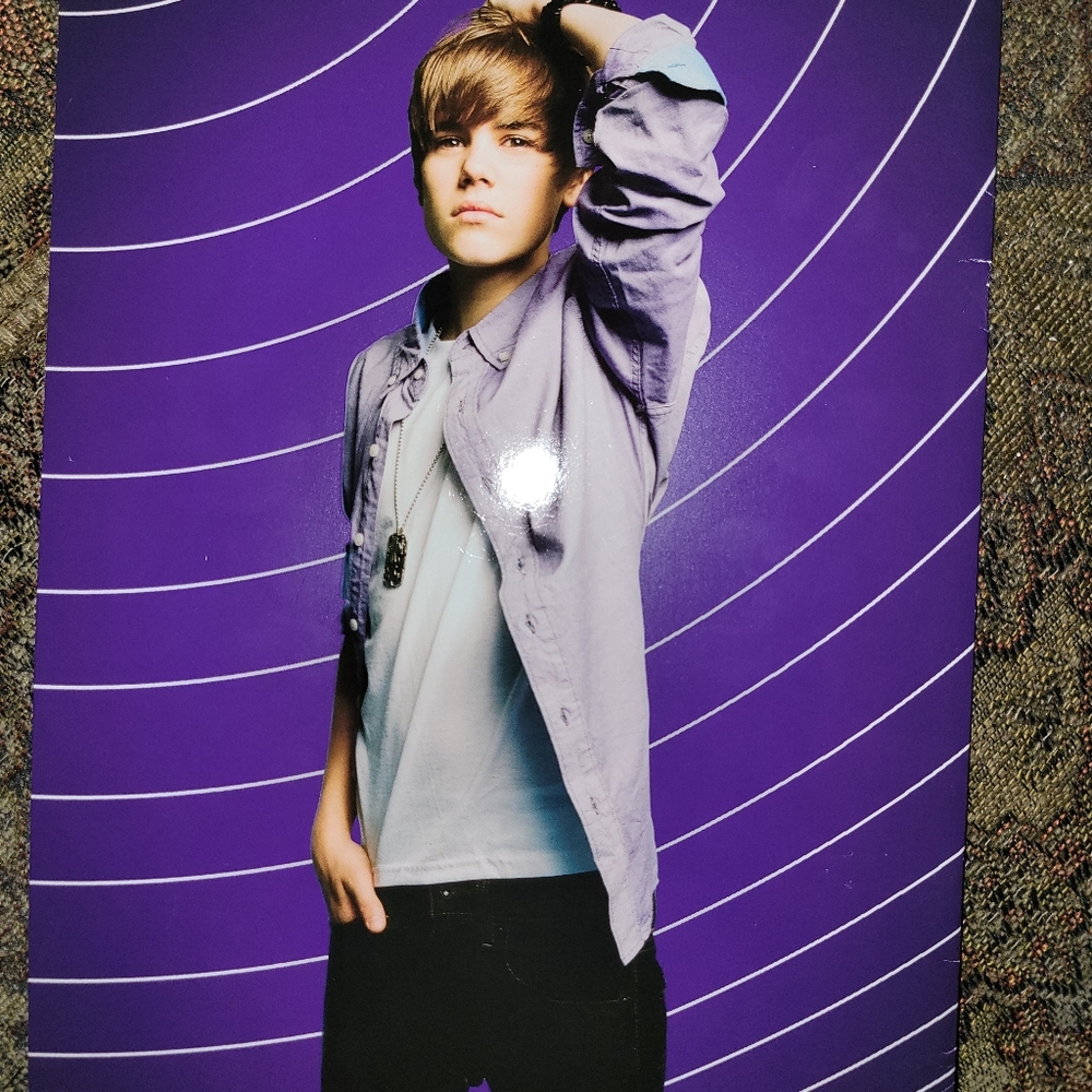 Justin Bieber Life Story-2 mags & 1 concert pictorial book (initialed by Justin) - Picture 8 of 14